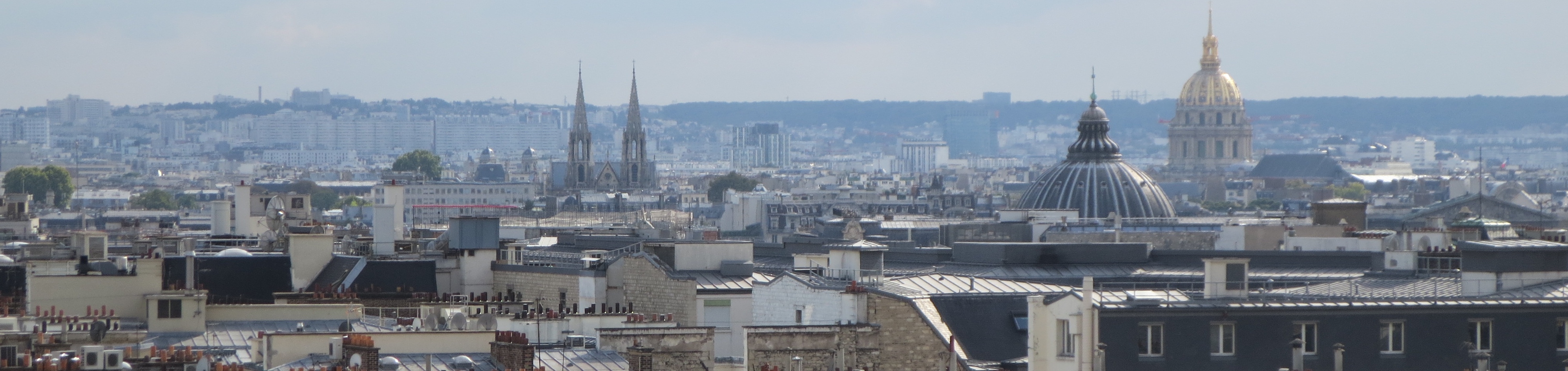 Terrasse Warenhaus Galeries Lafayette Blick auf die Dächer Kamine Tuerme und Kuppeln von Paris