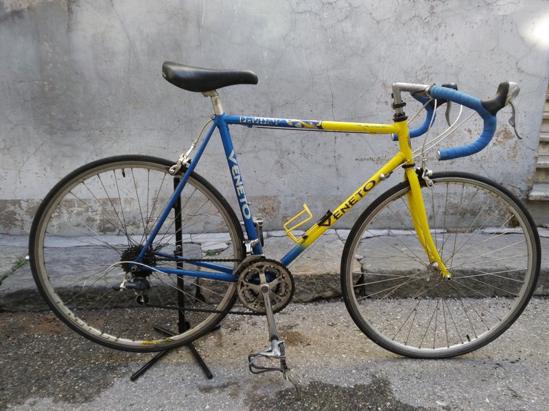 Vélo de route Veneto années 90". Roues à Pneus