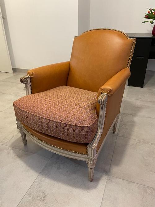 Rénovation d'un fauteuil style Louis XVI, tissu Elitis et cuir Tassin