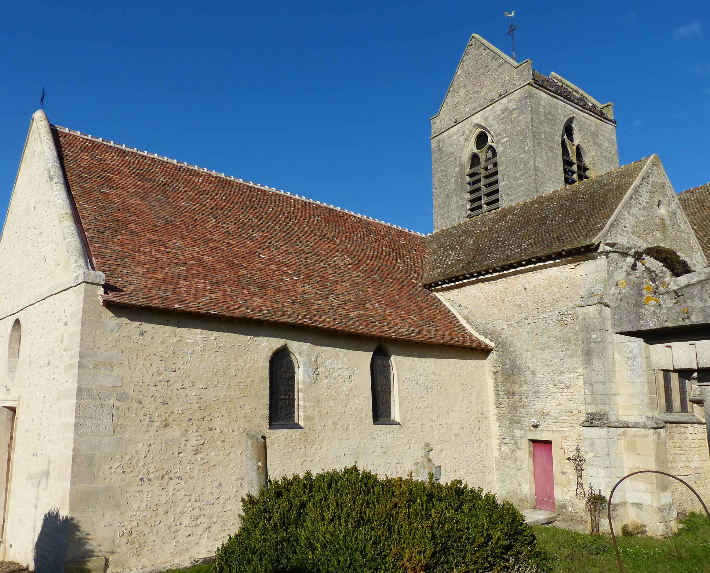 Vesly : église Saint Pierre (MH)