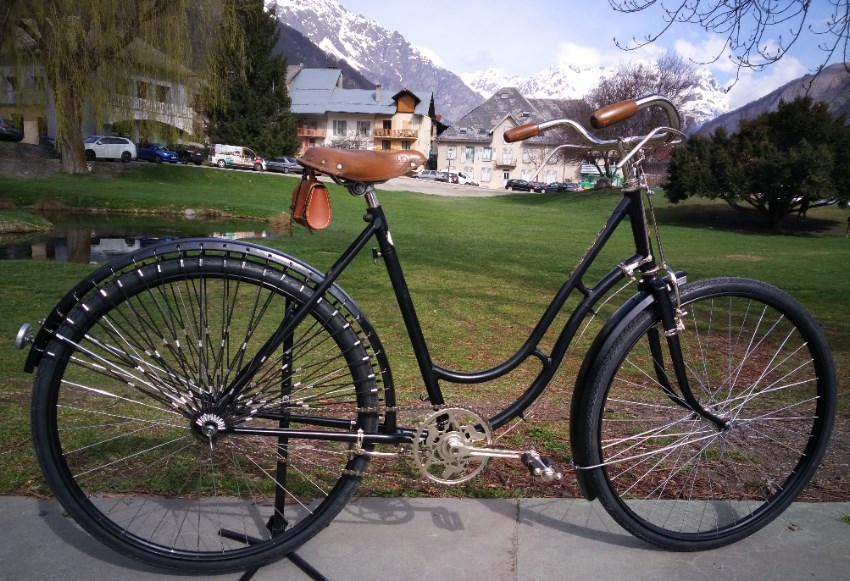 Ancien vélo dame années 30"
