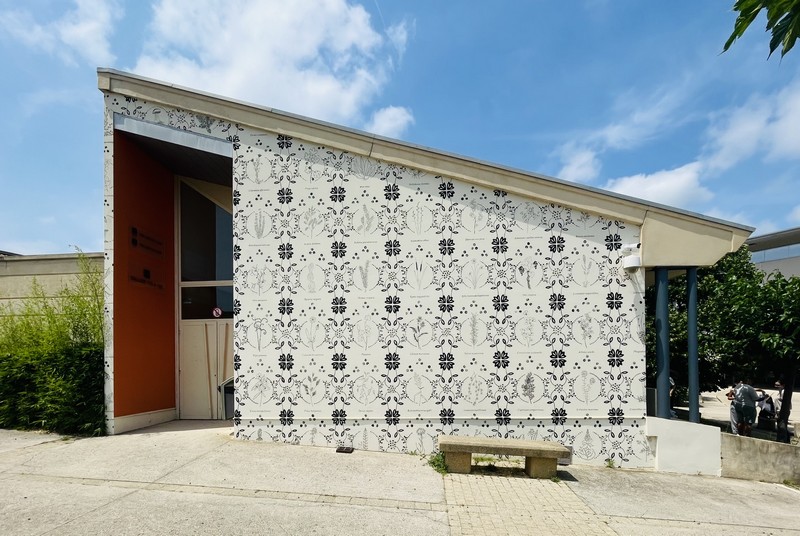 Fresque-herbier au Lycée Pompidou de Castelnau-le-Lez. Projet Région Occitanie
