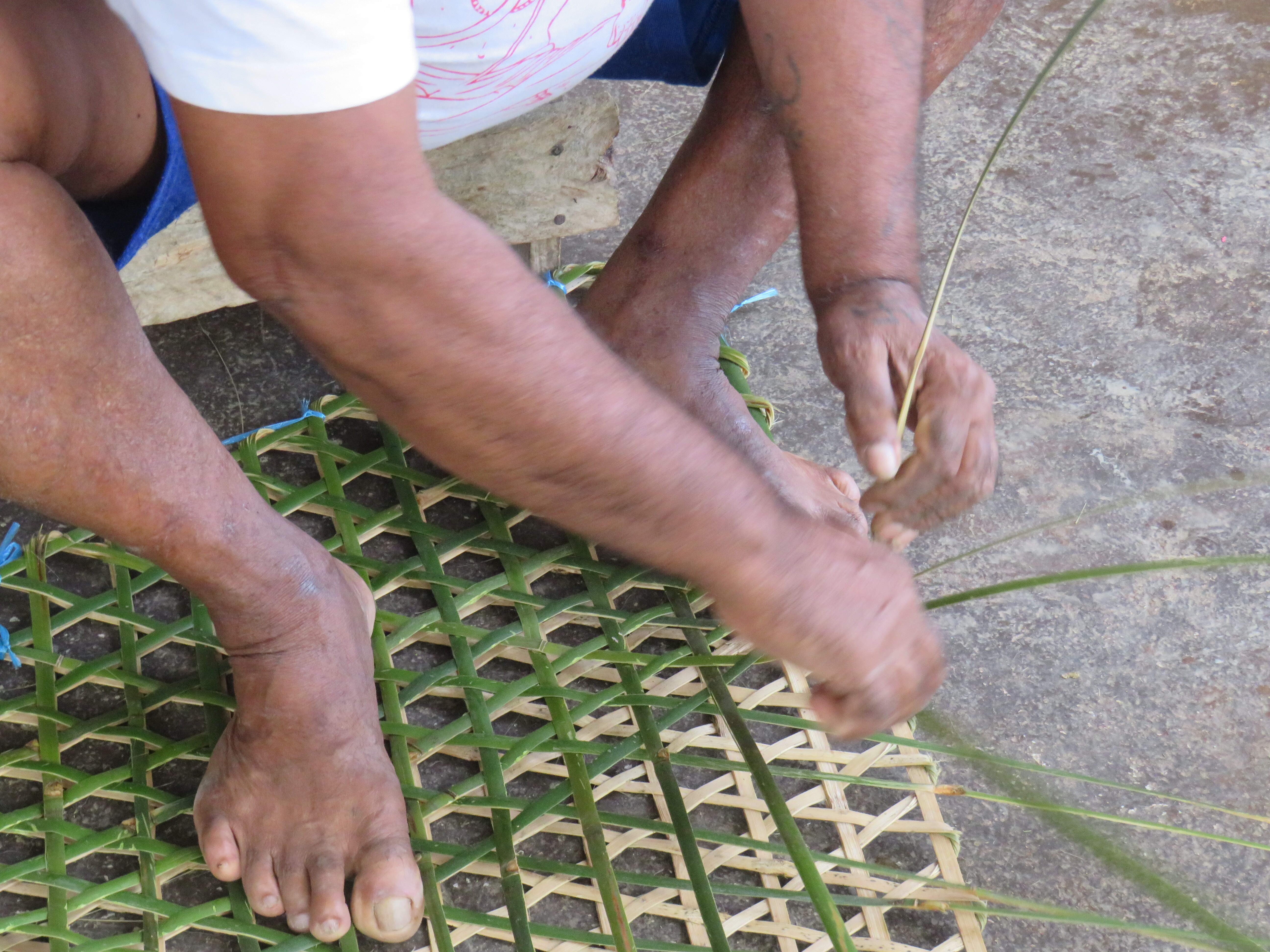 Préparation des casiers traditionnels  en bambou