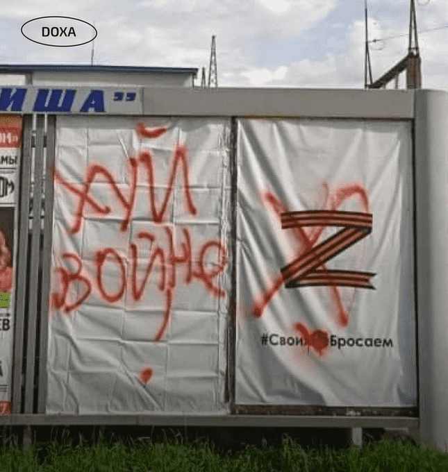 Malgré la répression, les graffitis anti-guerre continuent en Russie / "No to war" graffiti continue to pop up across Russia...