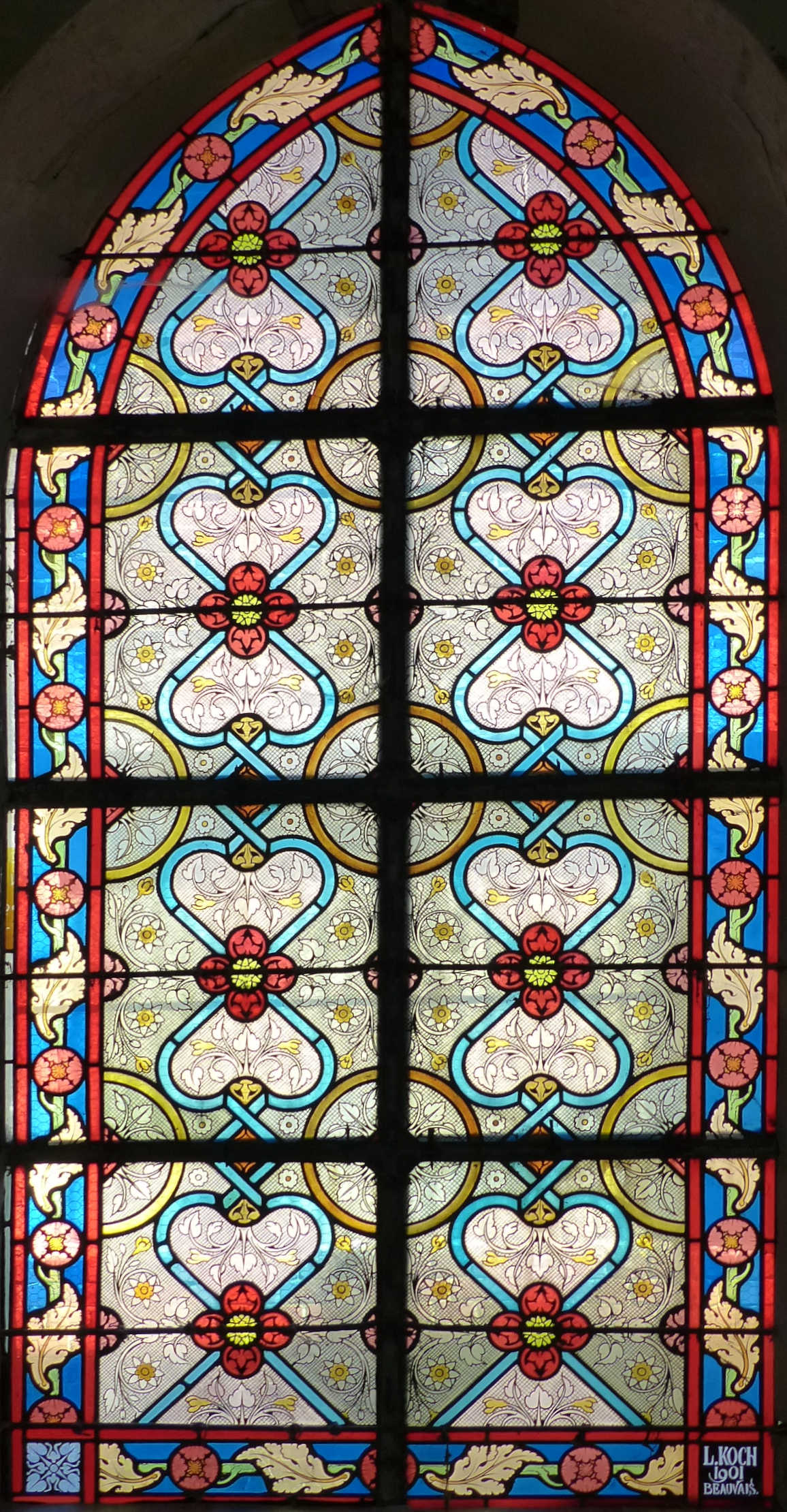Nourard le Franc : vitrail Baie 11, motifs géométriques et peinture sur fond de cage à mouches