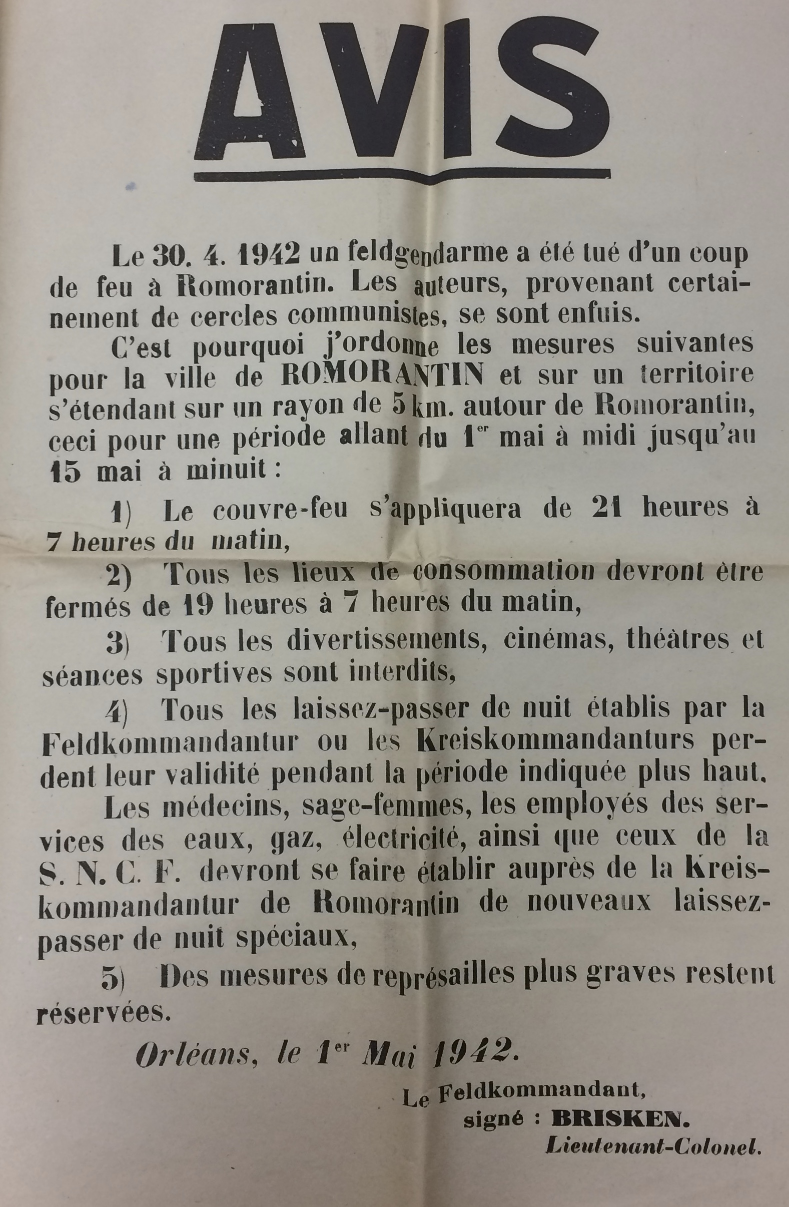 L’avis à la population  du 1er mai 1942  de la Kommandantur d’Orléans.
