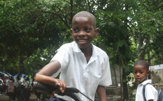 Tour de prestidigitation arithmétique : Un jeune haïtien de 13 ans récompensé de 30 millions de dollars assortis d'une bourse d'études à vie par la société Apple ?