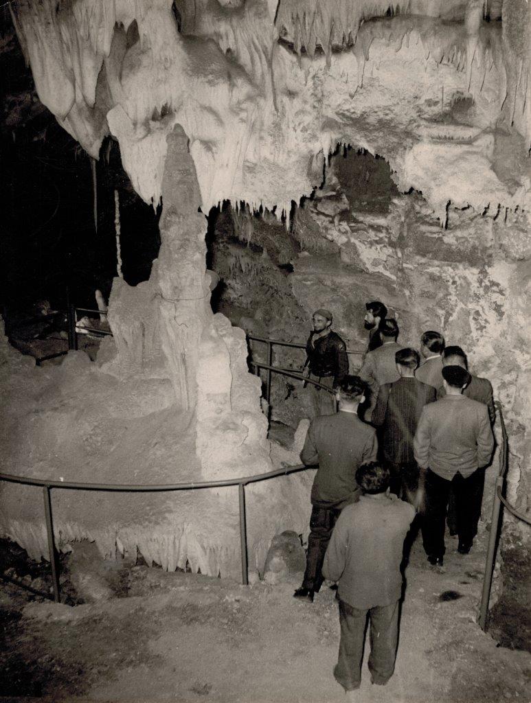 Photo ancienne - Visite de la grotte Aven Marzal - Ardèche sud