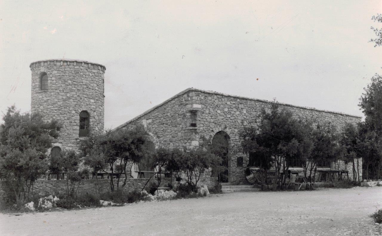 Photo ancienne - Vieux bâtiment de l'Aven Marzal - Ardèche sud