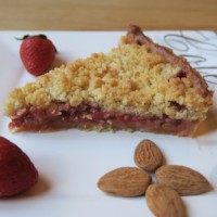 Tarte Crumble Fraises et Rhubarbe - Pinky Cake