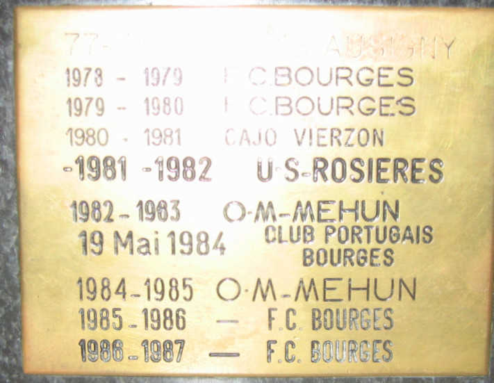 Plaque commemorative des victoires en Coupe du Cher